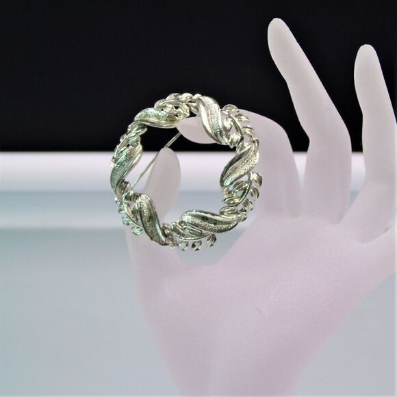 Coro Brooch Leaf Wreath Vintage Jewelry Signed - Picture 8 of 8